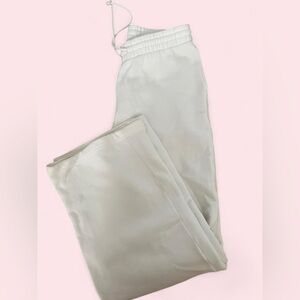 TNA Cozy Fleece Boyfriend Fit White Sweatpants Regular Fit/Length